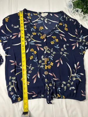 Free Kisses Navy Floral Button Front Blouse Boho Tie Hem Top Fit like a Size L thumbnail 4