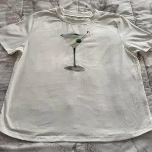 NWOT white graphic martini glass T-shirt, size M crewneck festival summer thumbnail 7