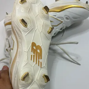 New Balance VELOv4 Women's White and Gold Athletic Sneakers Softball thumbnail 7