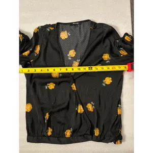 Madewell Bubble-Sleeve Wrap Top in Floating Florets M Black/Multicolor V-Neck thumbnail 5