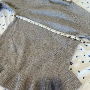 Ann Taylor Sz:M Wool Cashmere Gray Ruffle Hem Pullover Crew Neck Sweater. thumbnail 5