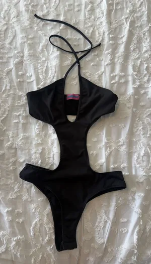 Edikted Going Out Cut Out Black Bodysuit thumbnail 1