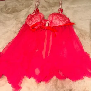 Victoria’s Secret lingerie thumbnail 1