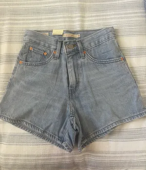 Levi's 80s Mom Shorts thumbnail 4