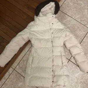 The North Face White Puffer Jacket thumbnail 1