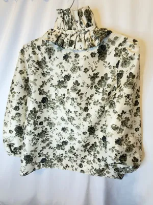 TUCKERNUCK Faded Roses Bouvier Blouse Size Medium thumbnail 10
