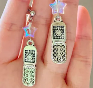 Handmade funky y2k Kawaii retro flip phone & star dangle unisex earrings 💚📱⭐️🌈💕 thumbnail 3