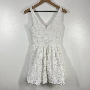 Lilly Pulitzer Calhoun Scoop‎ Neck Resort White Charleston Eyelet Dress Size 0 thumbnail 3