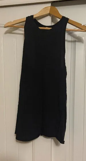 Lululemon Open Back Tank Top Estimated Size 4 Black Lightweight Criss Cross thumbnail 1