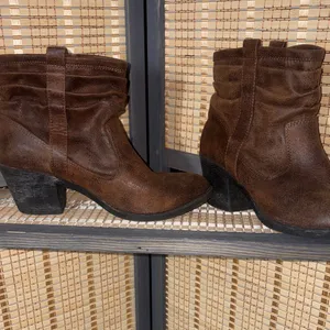 Arizona Jeans Brown Women's Ankle Booties with Block Heel thumbnail 3