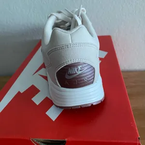 New Nike Women’s Air Max Solo Phantom Smokey Mauve Casual Sneakers Size 9 thumbnail 10