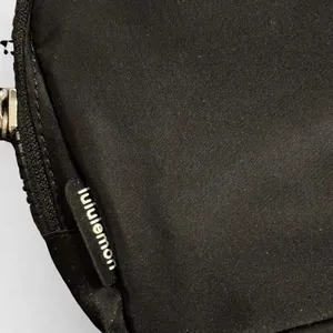 Women’s Signature Lulu Everywhere Belt Bag Light Athletic Travel Fanny Pack thumbnail 5