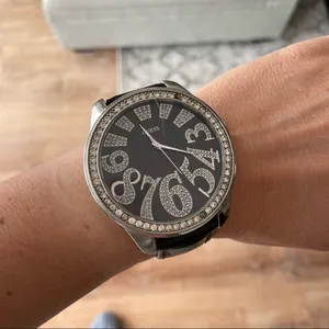 Whimsical large face GUESS watch thumbnail 3