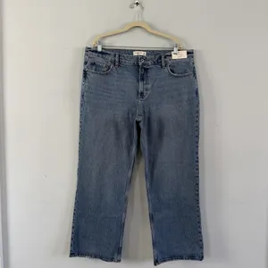 NWT Abercrombie & Fitch The Baggy‎ Low Rise Medium Wash Jeans thumbnail 3