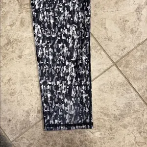 Fabletics Mid-Rise Mesh Powerhold Legging Medium Black Sheer Full Length thumbnail 12