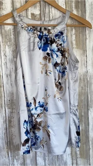 White House Black Market Lavender Floral Sleeveless Blouse •XS thumbnail 1