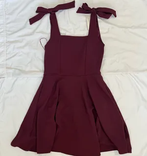 Maroon tie sleeved dress size XS thumbnail 1