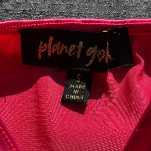 💖 NWT Planet Gold Small Hot Pink Satin Gold Chain Strap Dress 💖 thumbnail 8