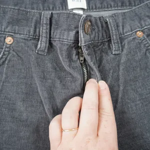 GAP‎ Women's Size 12 Gray Corduroy Raw Hem Shorts Charcoal Grey Summer Casual thumbnail 4