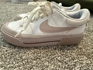 Nike Court Legacy Lift Platform Sneakers – Women’s Size 7 – White/Taupe thumbnail 4
