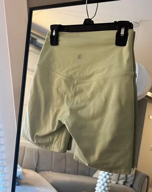 Lululemon Yoga Align High-Rise Shorts 4” thumbnail 2