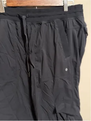 Lululemon Dance Studio Relaxed-Fit Mid-Rise Cargo Pant Black 2024- Size Medium thumbnail 2