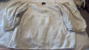 white puffed sleeve top Size XL thumbnail 1