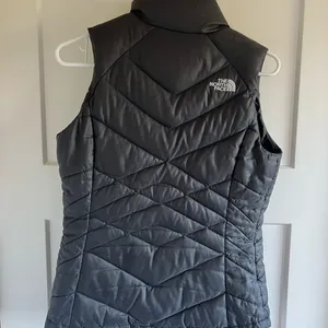 The North Face Women's Charcoal Insulated Vest thumbnail 4