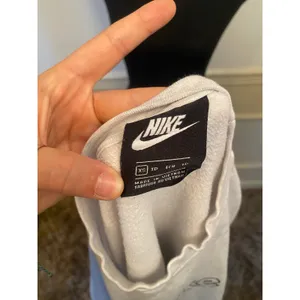 Nike Embroidered Pullover Crewneck Sportswear Women's Phoenix Fleece Graphic thumbnail 4