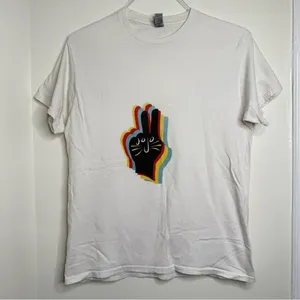 FLAWED Jojo Rabbit Hand art Peace sign T Shirt Size Medium Gildan Cotton thumbnail 1