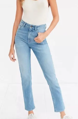 BDG Girlfriend High Rise Jeans Light Wash 25 thumbnail 1