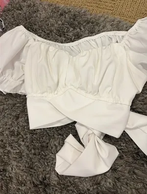 going out top White thumbnail 1