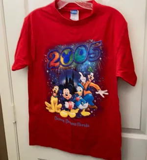 FINAL MARKDOWN Ladies’ Disney 2005 T-shirt (S) thumbnail 1