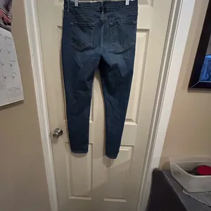 Old Navy Women's curvy profile mid rise jeans - size 8 short thumbnail 5