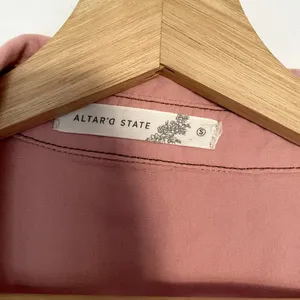 Altar'd State pink‎ button down jean jacket style cotton rayon women's S raw hem thumbnail 3
