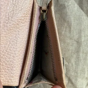 Gucci Marmont Black Leather Wallet with Gold Bow Logo and floral lining thumbnail 7