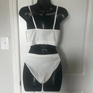 NEW Womens Colsie XL White Bralette and Underwear Set NWT‎ thumbnail 2
