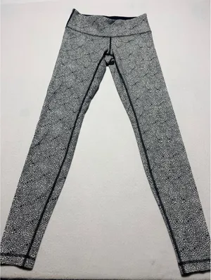 Lululemon Women's Size 4 Black and White Floral Leggings thumbnail 4