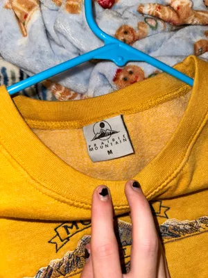 Prairie Mountain Yellow sweatshirt thumbnail 2