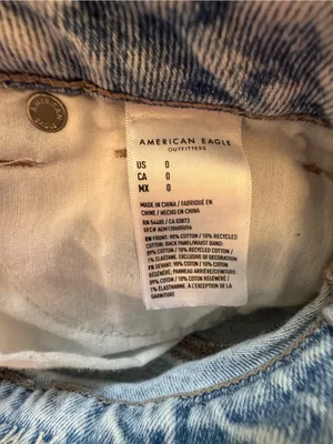 American Eagle Ripped Distressed Strigid Light Blue Denim Mom Shorts Size 0 thumbnail 7