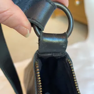 Fashionable Local and Global Sturdy Black Leather Shoulder Bag Purse thumbnail 9