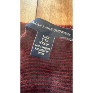 American‎ Eagle Outfitters Burgundy V-Neck Button Front Cardigan XXS Maroon Knit thumbnail 2