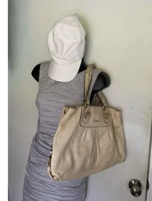 Coach Xl White Leather Shoulder Bag thumbnail 6