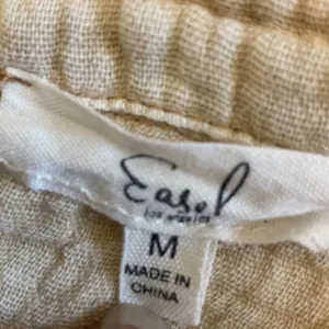 Easel Women's Beige Textured Crinkle Gauze Button Up Shirt Top Medium‎ thumbnail 8