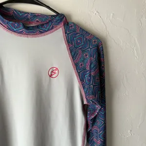 Soulo Rashguard Shirt Womens‎ Small White Purple UPF 50+ Long Sleeve Swim Top thumbnail 2