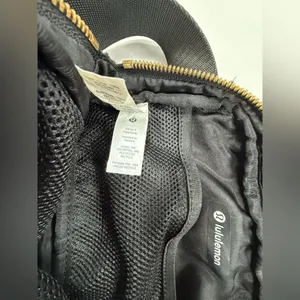 lululemon athletica Black Sherpa Crossbody Belt Bag thumbnail 5