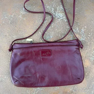 Vtg retro daneili Burgundy leather crossbody bag with gold hardware thumbnail 1