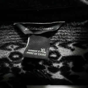 Eddie Bauer Women’s  Black and White Aztec Patterned Jacket thumbnail 4