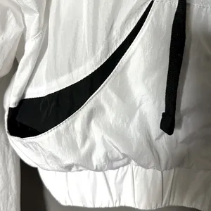 Hollister nylon Crop hooded jacket thumbnail 4