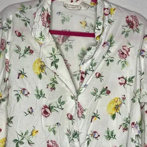 Victoria's Secret Floral Night Shirt‎ thumbnail 5